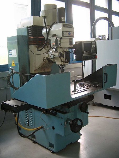 Fraiseuse CNC Prototrak – atelier d'usinage CNC Pourchet Sàrl, La Chaux-de-Fonds
