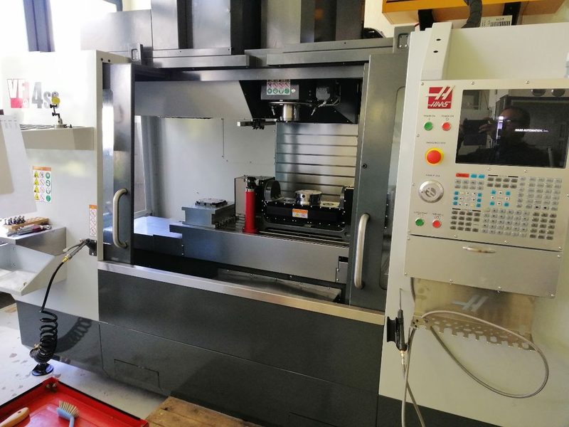 Haas VF4SS — 5 axes – atelier d'usinage CNC Pourchet Sàrl, La Chaux-de-Fonds