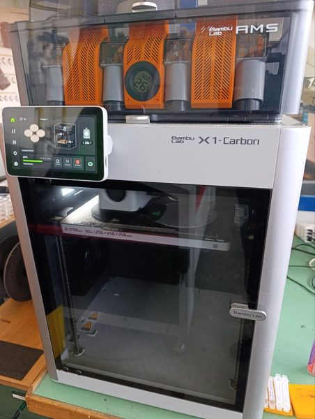 Imprimante 3D BambuLab X1-Carbon – atelier d'usinage CNC Pourchet Sàrl, La Chaux-de-Fonds