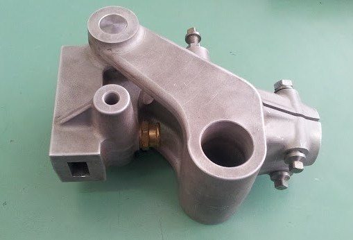 Commande d'embrayage Bugatti 35 – réalisation Pourchet Sàrl, usinage CNC de précision